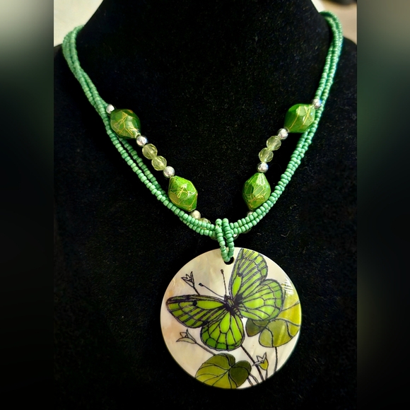 Painted Butterfly Abalone Shell Beaded Necklace - Picture 2 of 4